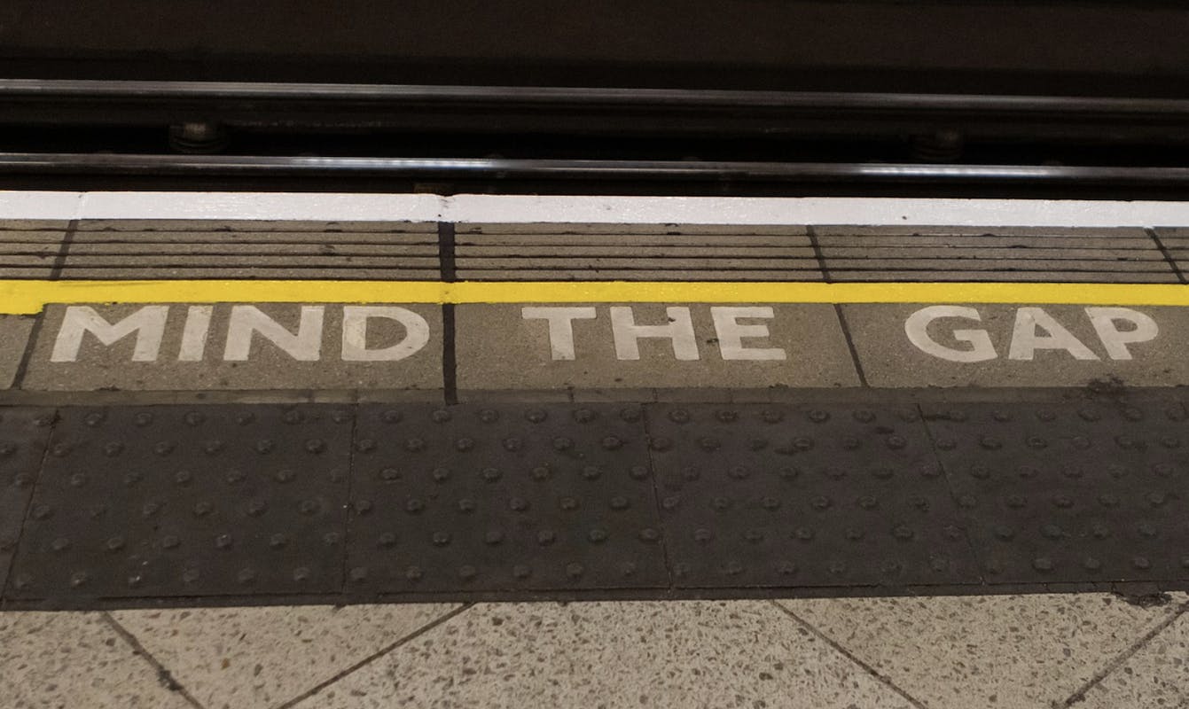 66fdb9e8dbd68ea9ff4a9b3c Mindthegapsubwaysign