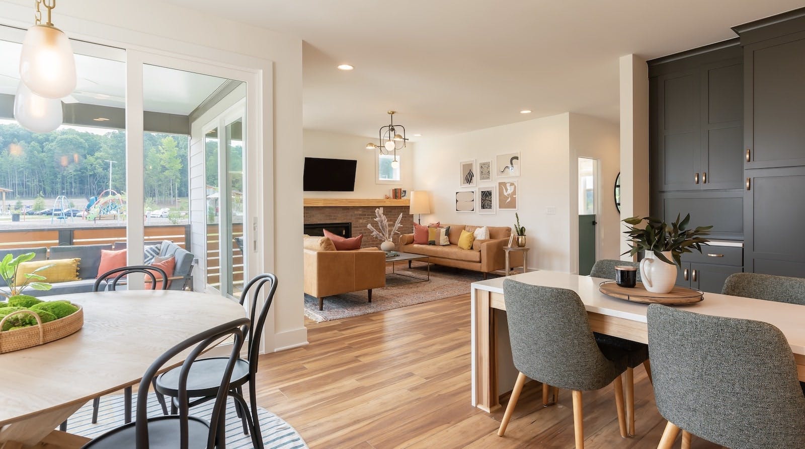 66fdba94e63fdc7bf6457ae3 Americaathomeheromin