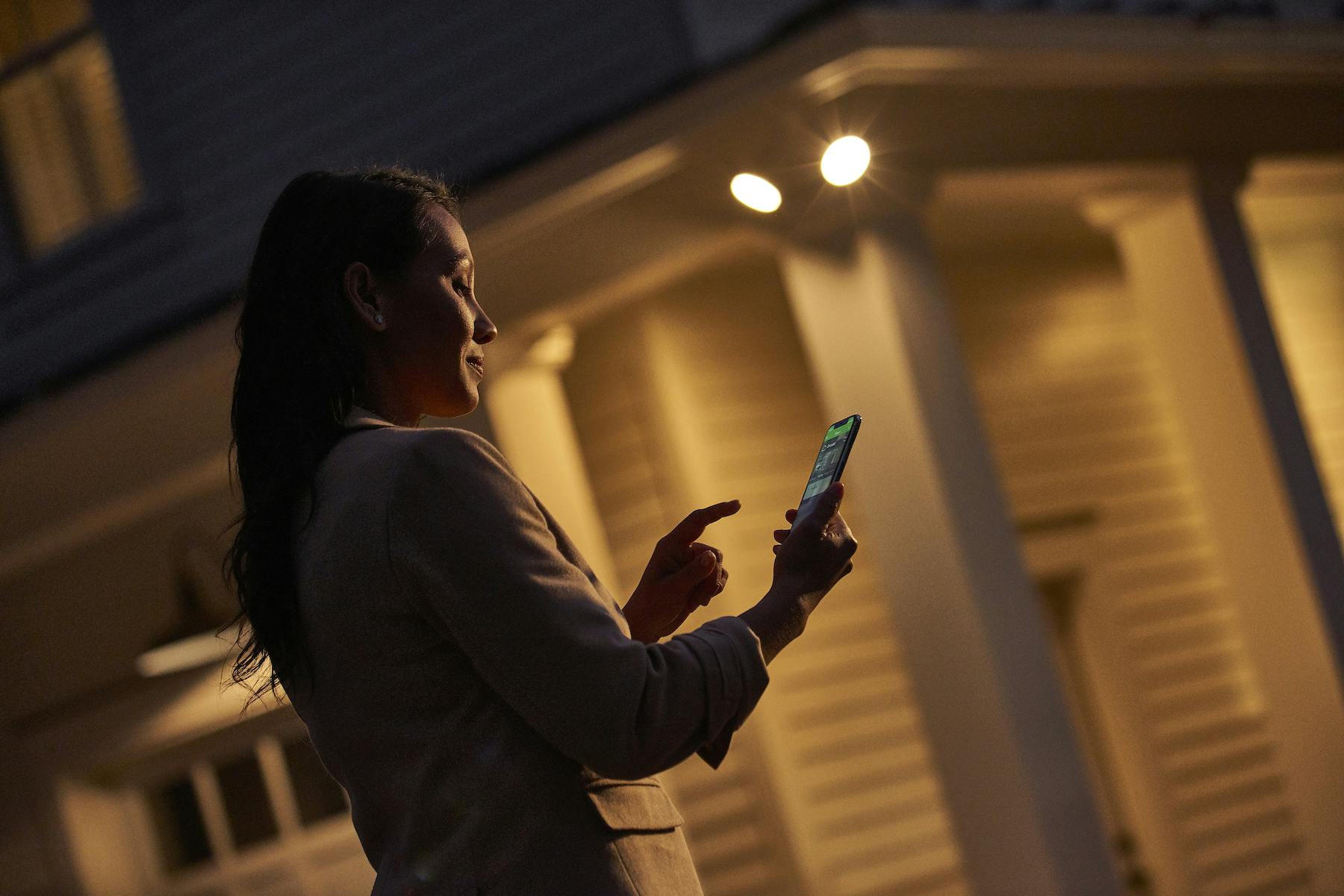 66fdbaef01d3bfd813af6e76 Outside200742