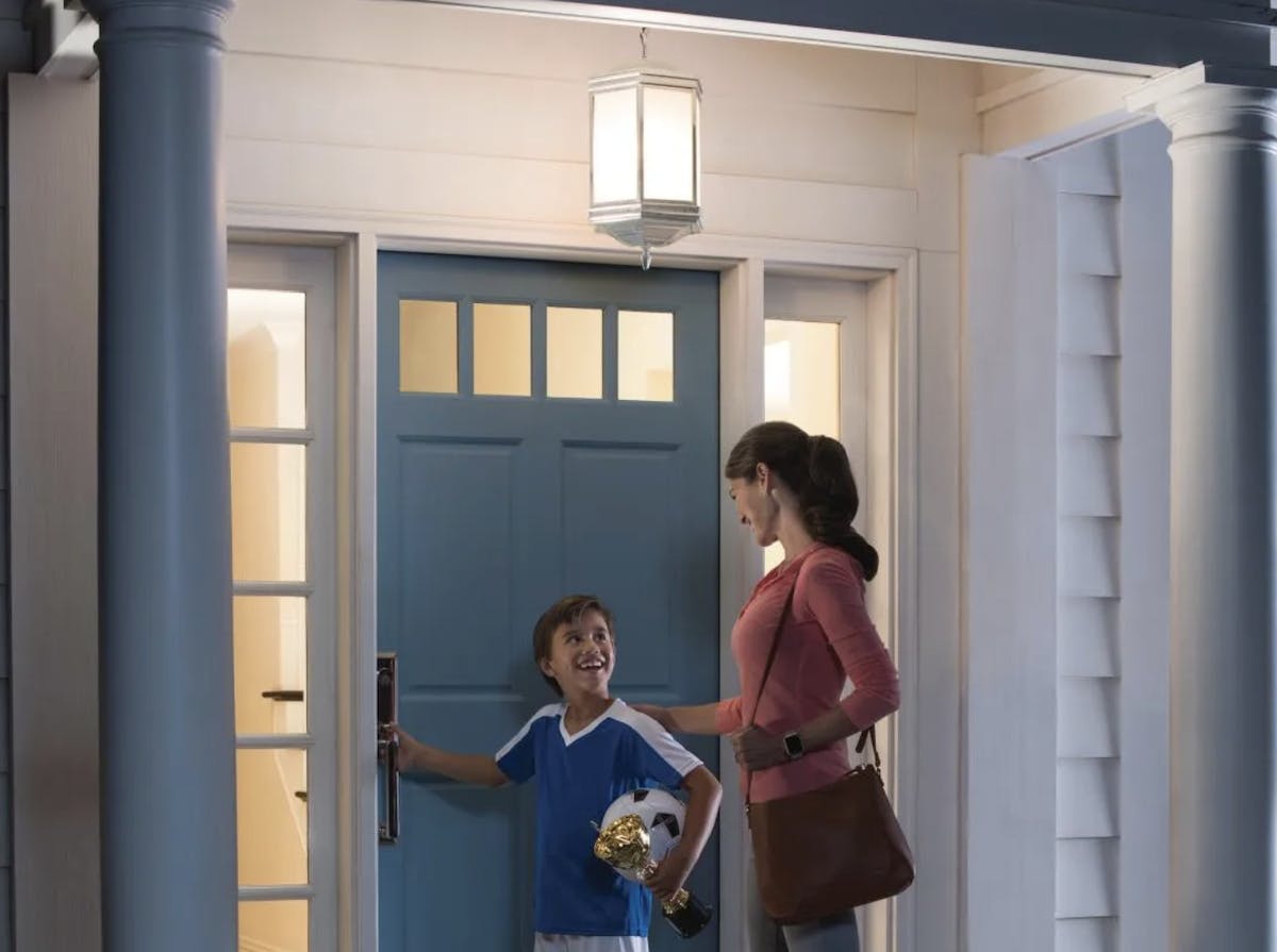 66fdbc6fe63fdc81e6457ea3 Lutronsmarthomelightingatfrontdoor