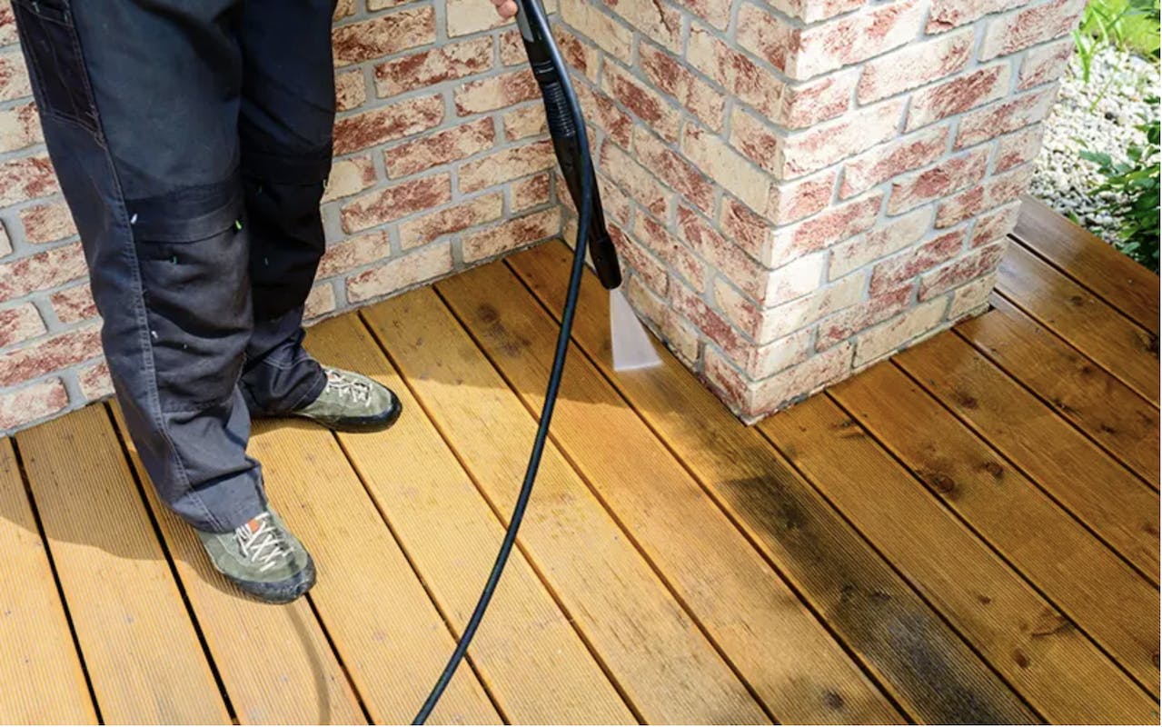 66fdbc7036c97ed8cb8b591e Preparingdeckforrefinishingbypressurewashing