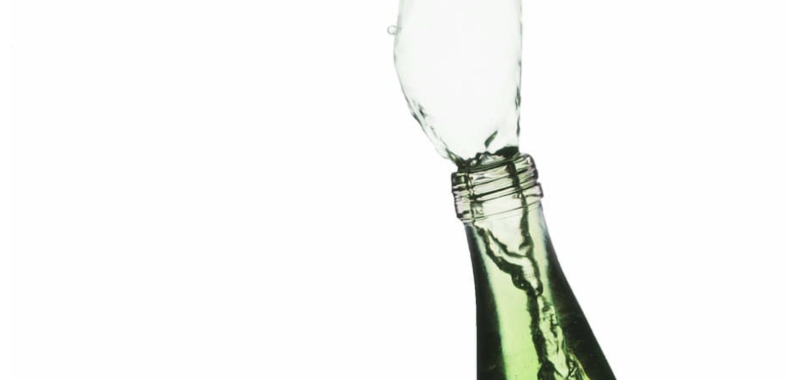 66fdbcda36c97e21c68b5b64 Openbottleliquidpouring