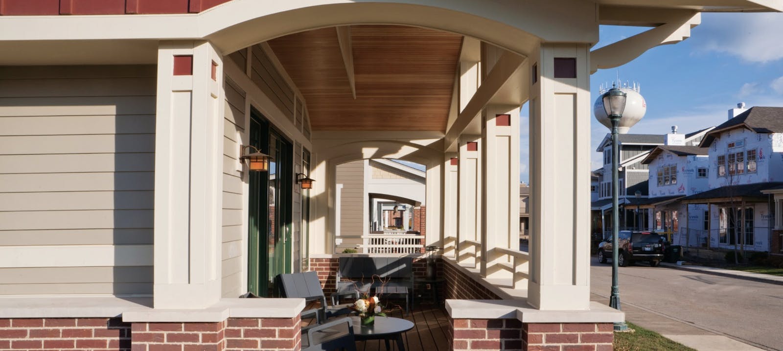 66fdbd69e63fdc3e5b4582cf Notsobigshowhouselibertyvillefrontporch