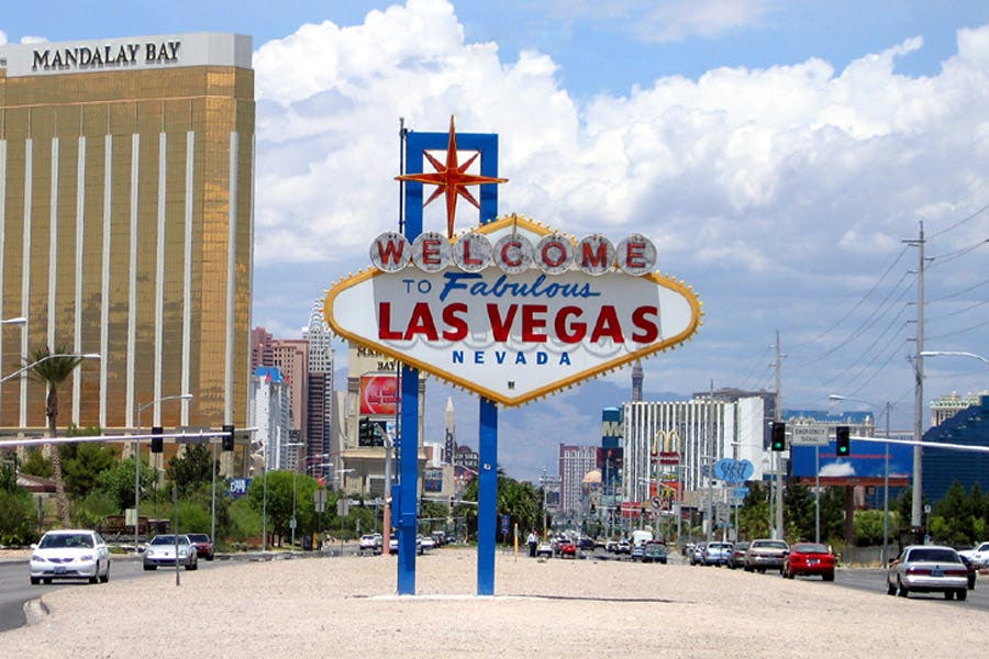 66fdbdfe36c97e96d48b5eeb Lasvegassign06212005