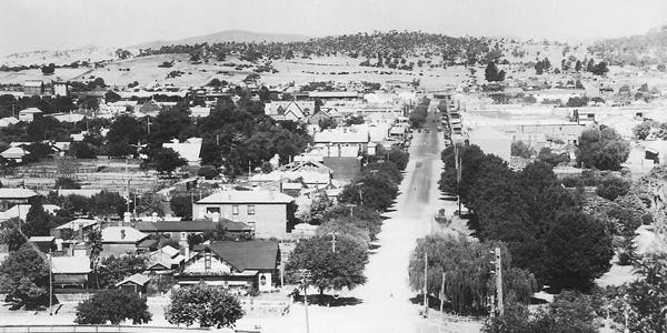 66fdbe9336c97e19a98b60b9 Looking Down Dean Street Albury 1920s 1930s From