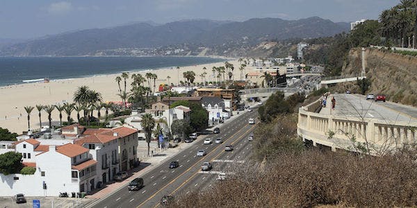 66fdbff6e1fd4aa1a5e1f402 1280pxsanta Monica Beach