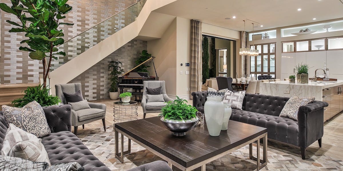 66fdc087dbd68e86624aad61 Hero38 06 Photo0420copy