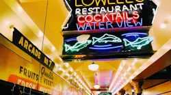 Inside Seattle's Public Market | Photo: Unsplash/Taylor Rooney