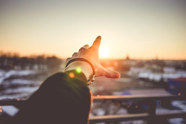 66fdc5d501d3bf10d8af8555 Pointing20at20sun