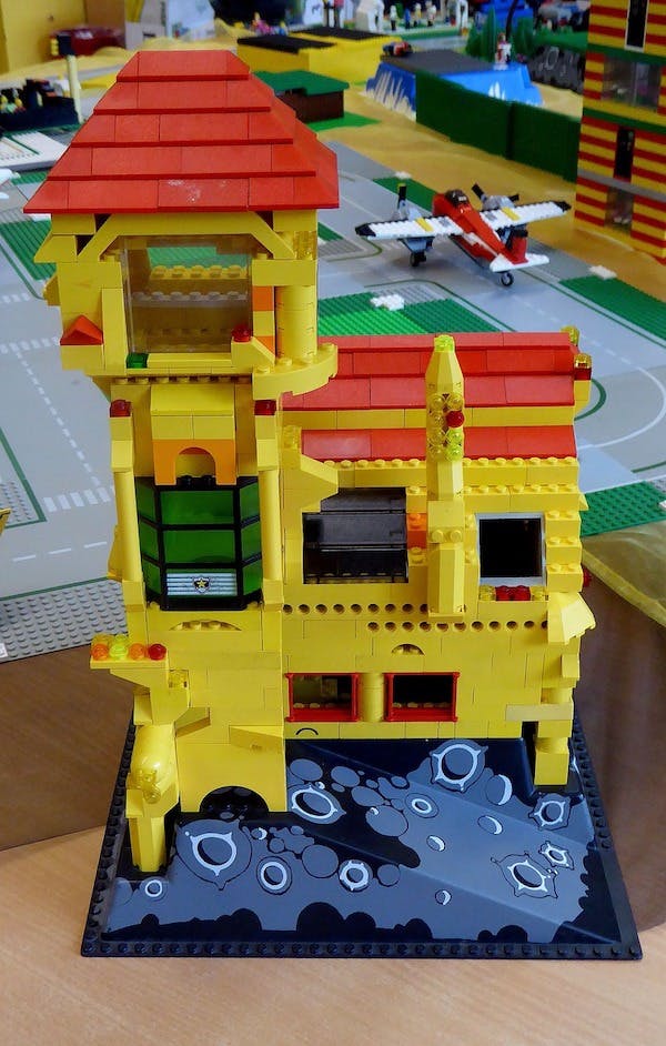 66fdc5e636c97e2af68b6d7b Legohouse