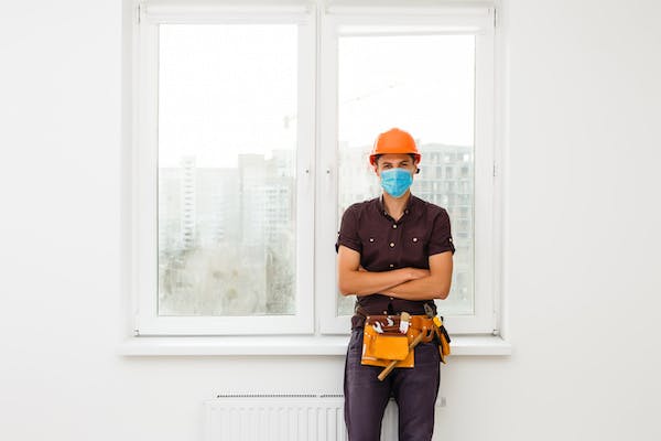 66fdc6aae1fd4a1b27e1fe8c Workerinmaskcoronaviruspandemic