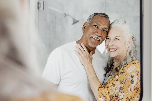 66fdc6addbd68e56ce4ab5f3 Coupleinbathroom