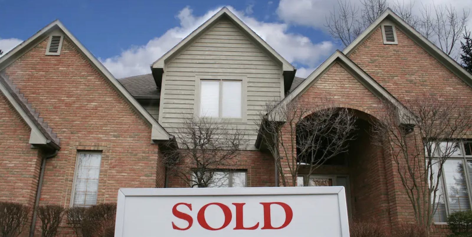 66fdc76e3cabd98111a6aaf6 Existinghomesoldsignoutfront