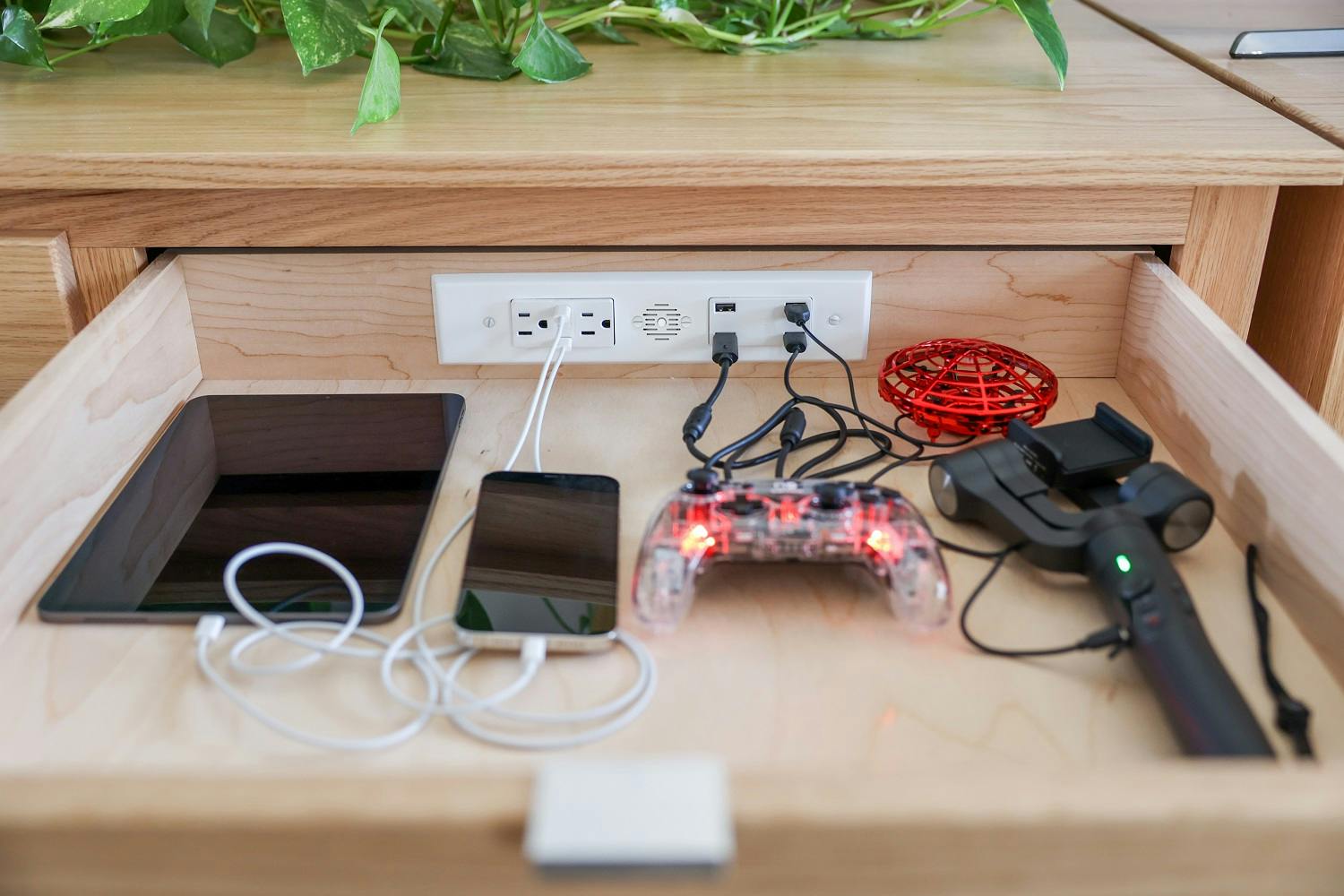 66fdc80436c97e5b148b722a Dd20kitchen20charging20station