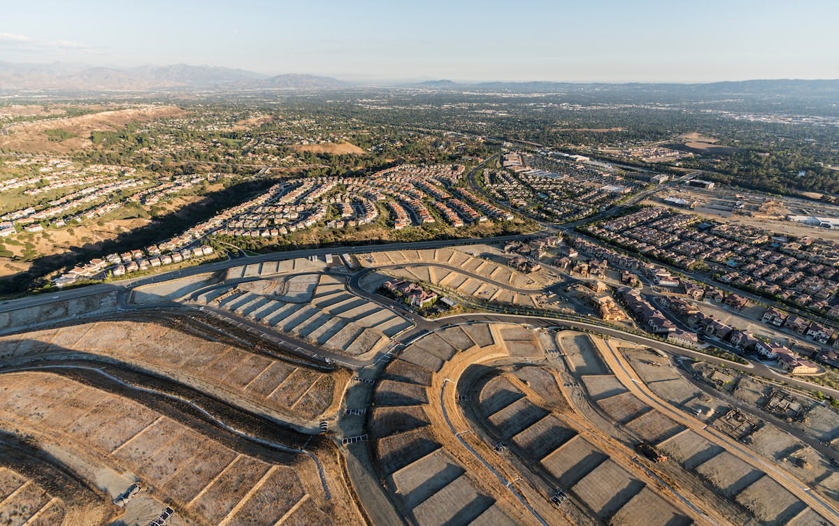 66fdc8e536c97e1bc18b73ac Neighborhood20construction20min