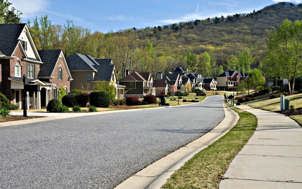 66fdc917de5fd1479b549e5d Neighborhood20housesmin