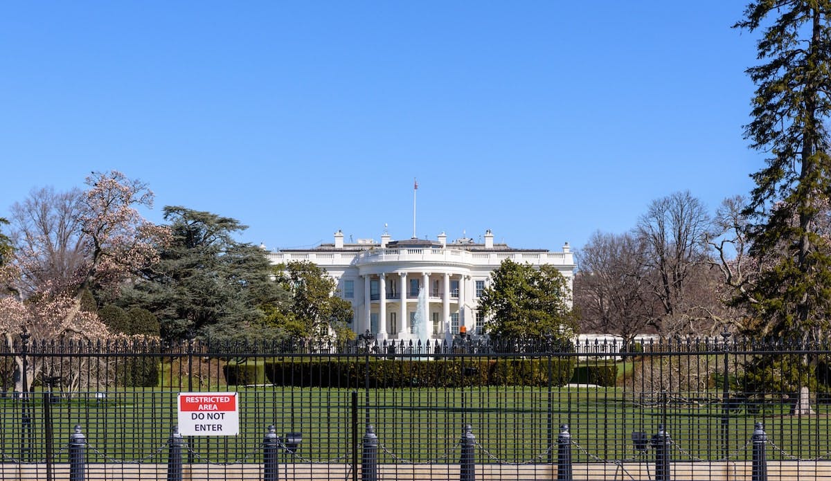 66fdc92001d3bf3a14af8c73 White20housemin