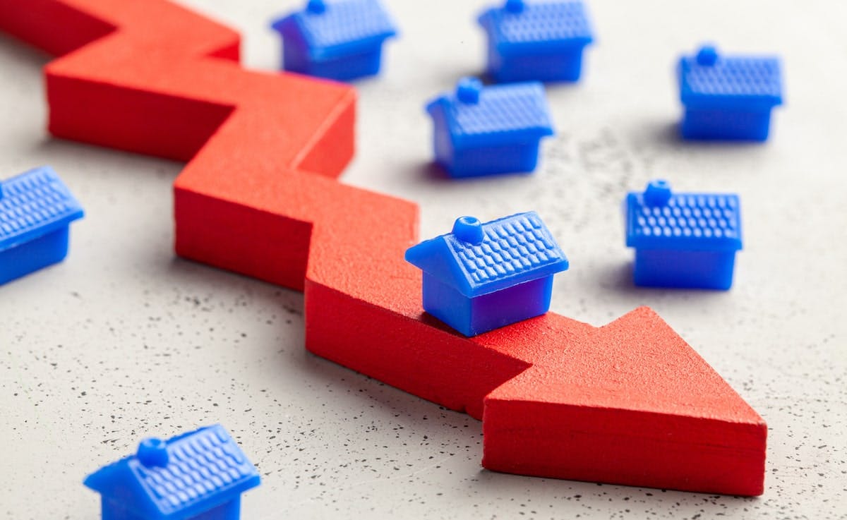 66fdc922e63fdc56a64599f9 Falling20real20estatemin