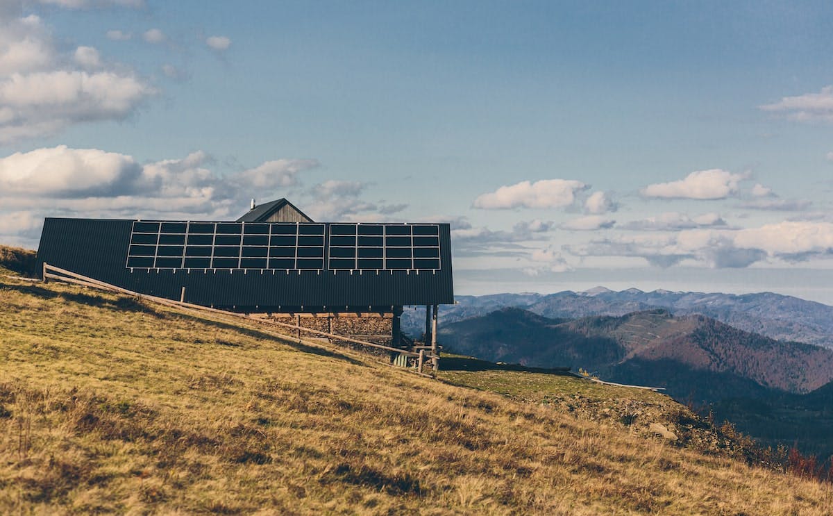 66fdc92d3cabd9ab79a6ae2e Offgrid20mountain20homemin