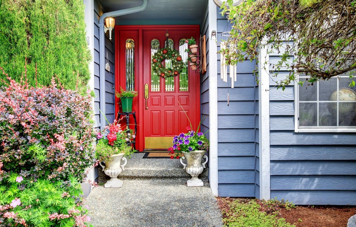 66fdc94ade5fd12b2d549ecf Home20with20red20doormin