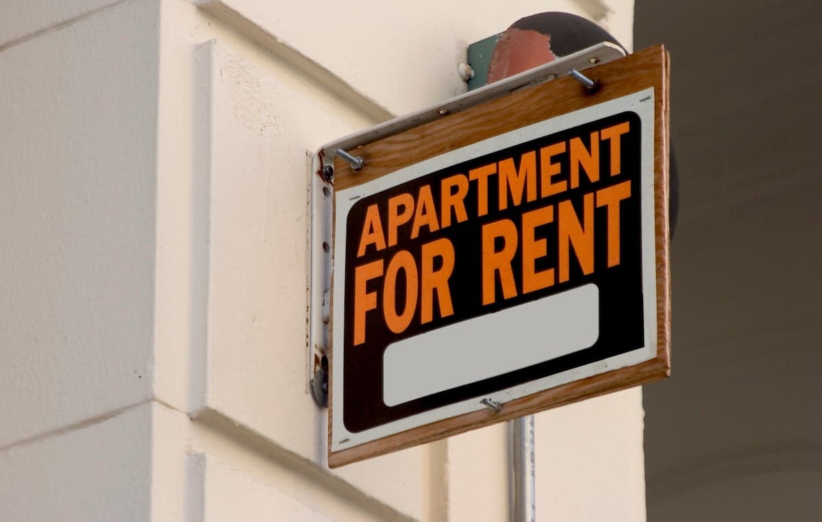 66fdc95a3cabd93515a6ae7d Apartment20for20rent20signmin