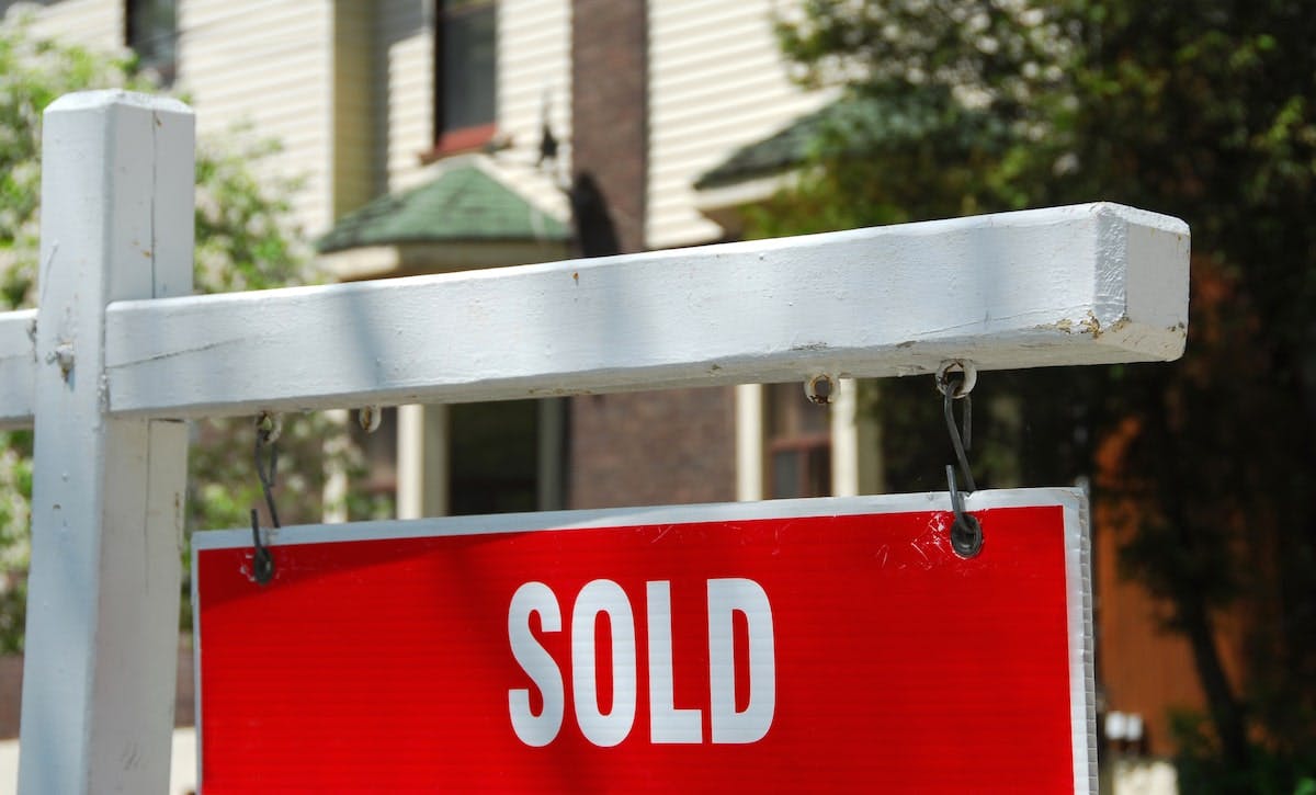 66fdc97301d3bf6913af8d3b Red20sold20signmin