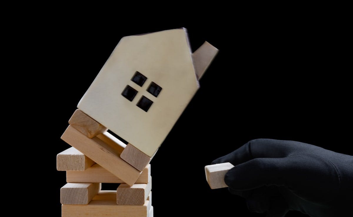 66fdc9ab01d3bf2350af8d91 Falling20house20jengamin