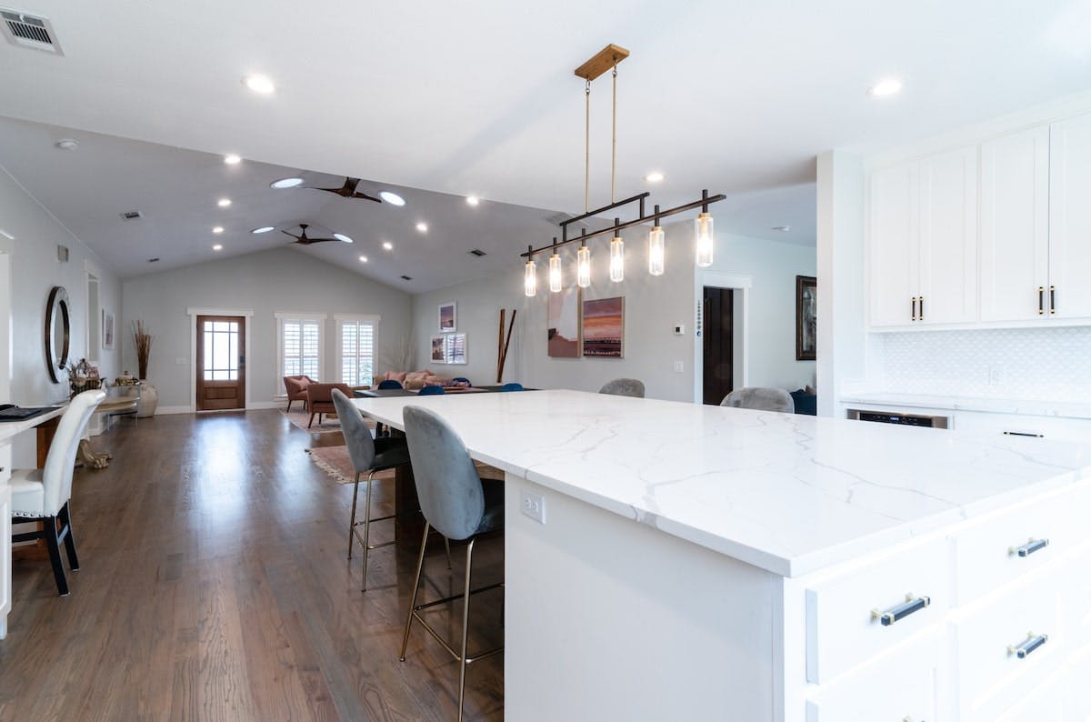 66fdc9acde5fd1371f549f66 White20kitchen20islandmin