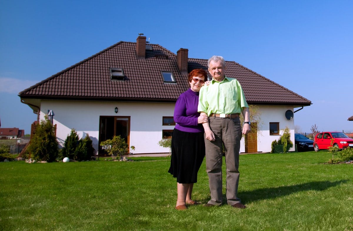66fdc9c1a897b588d4b2124f Old20couple20housemin