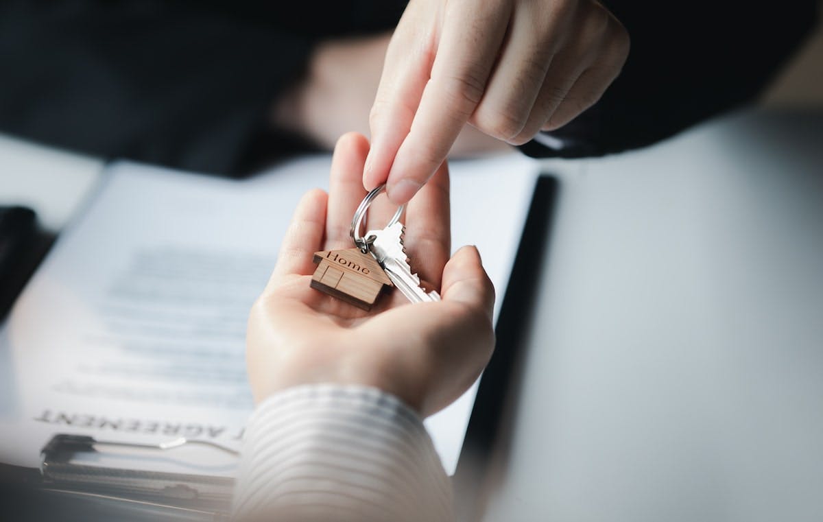 66fdc9d1a897b5fbc0b21271 Handing20home20keysmin201