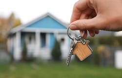 66fdc9eaa5dba054f8463992 Person20holding20house20keysmin 66fdc9eaa5dba054f8463992 Person20holding20house20keysmin