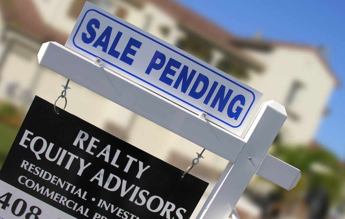 66fdc9ee01d3bf1301af8e15 Sale20pending20signmin201