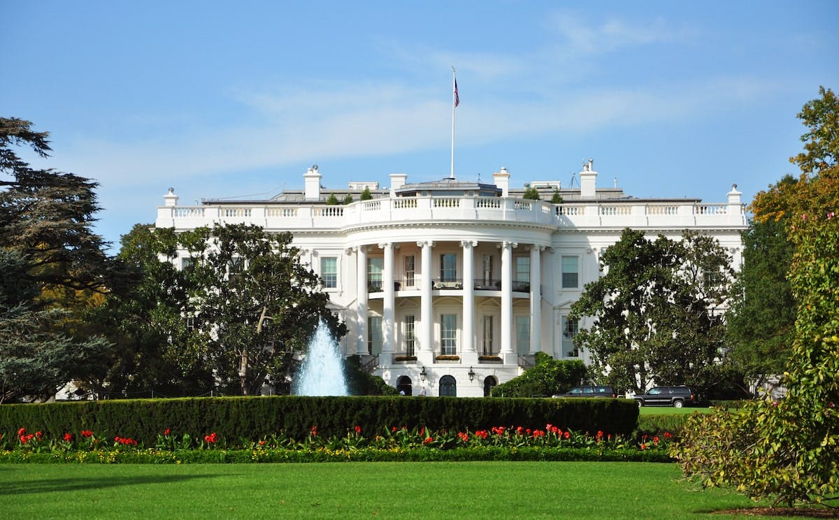 66fdc9efdbd68e4e704abc47 White20housemin202