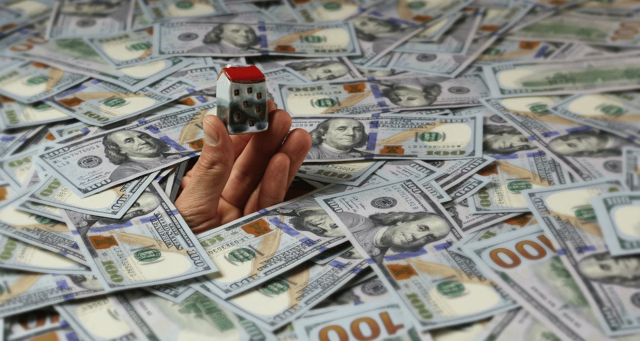 66fdc9f1e63fdc2106459b4c Singlehomeamidstpileofmoneymin 0