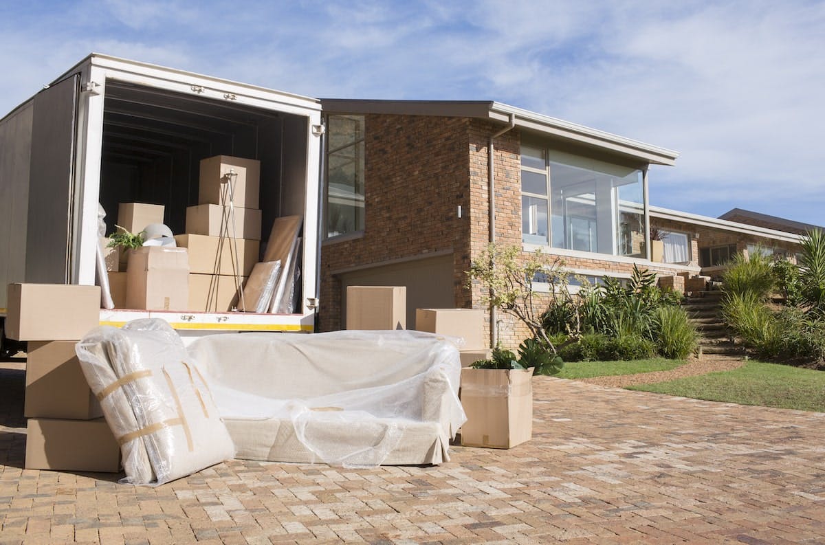 66fdca0a01d3bf9781af8e43 Moving20truck20housemin