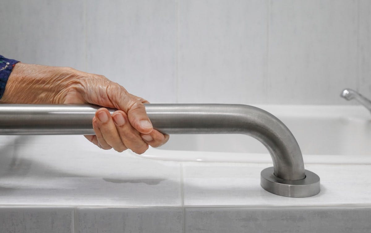 66fdca25a5dba0b242463a10 Elderly20handrailmin