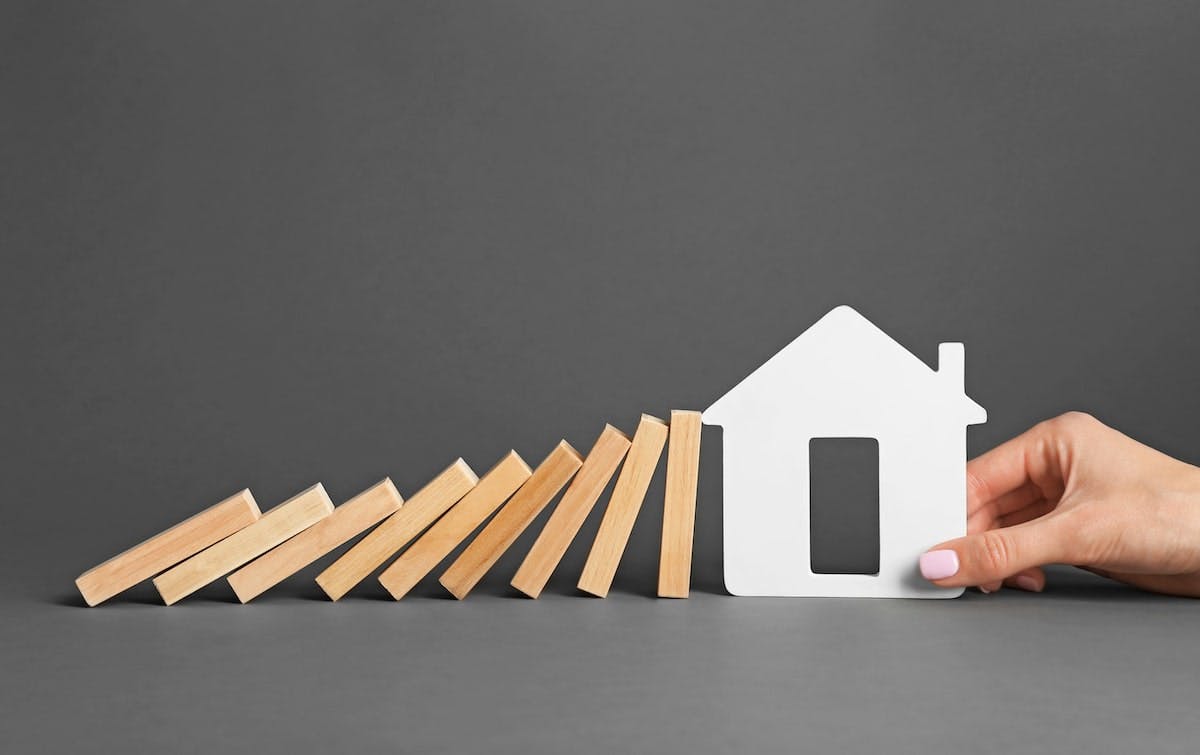 66fdca26e63fdc706b459ba1 Falling20dominoes20housemin