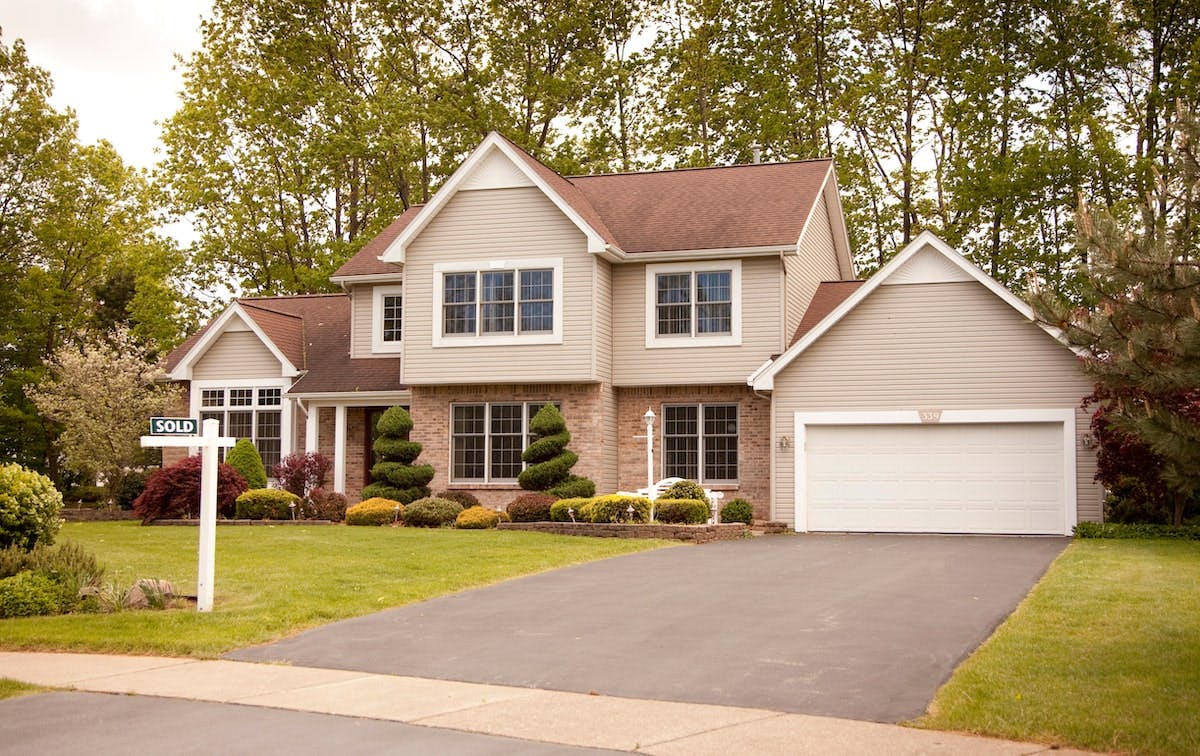 66fdca2bd4ea3827eda5ae26 House20sold20signmin