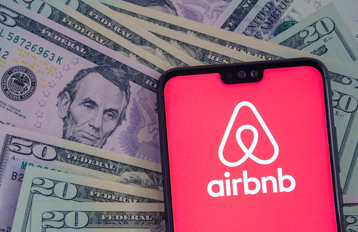 66fdca3ca897b555afb21340 Airbnb20and20moneymin