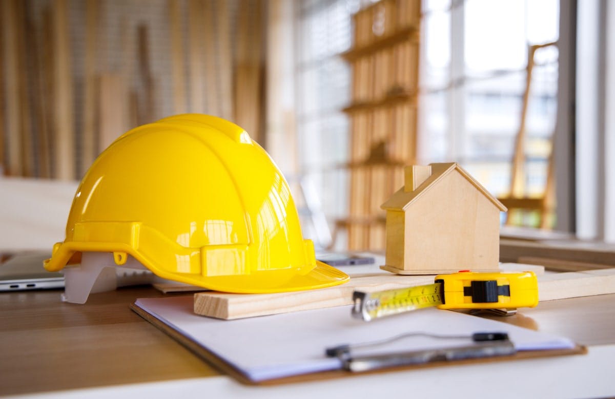 66fdca41dbd68e342b4abcde Construction20tools20and20house20modelmin