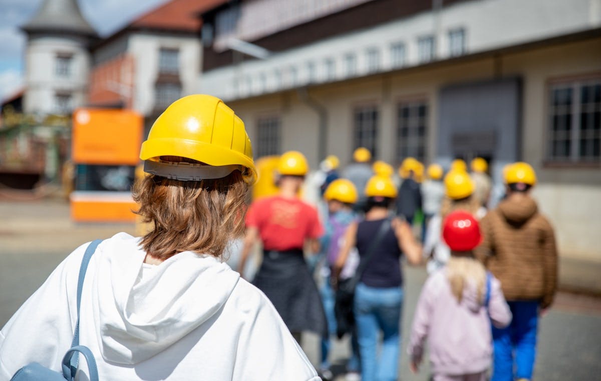 66fdca61a897b52dd4b21389 Girls20in20constructionmin