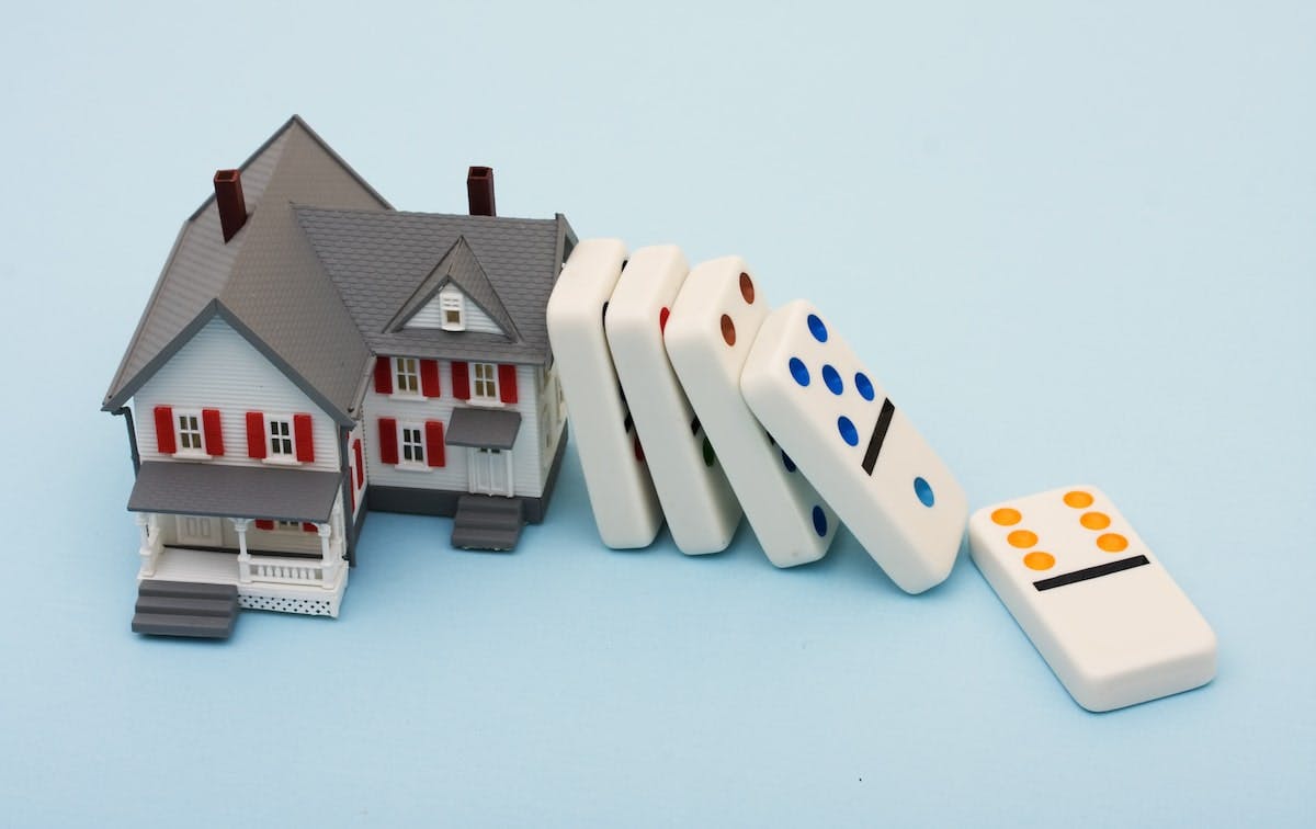 66fdca6dd4ea3847baa5aea7 Falling20donimoes20housemin