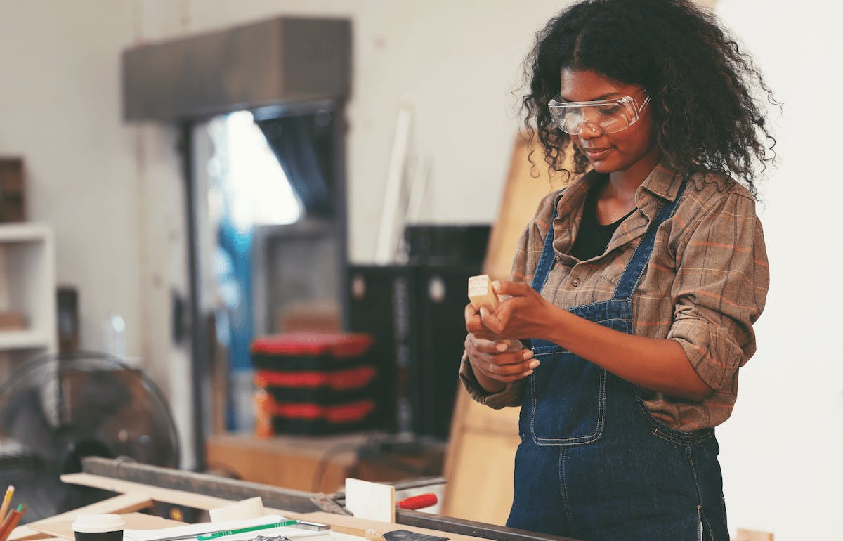 66fdca76dbd68ee8d84abd5d Femalecarpenterintrainingwearingsafetyglassesmin