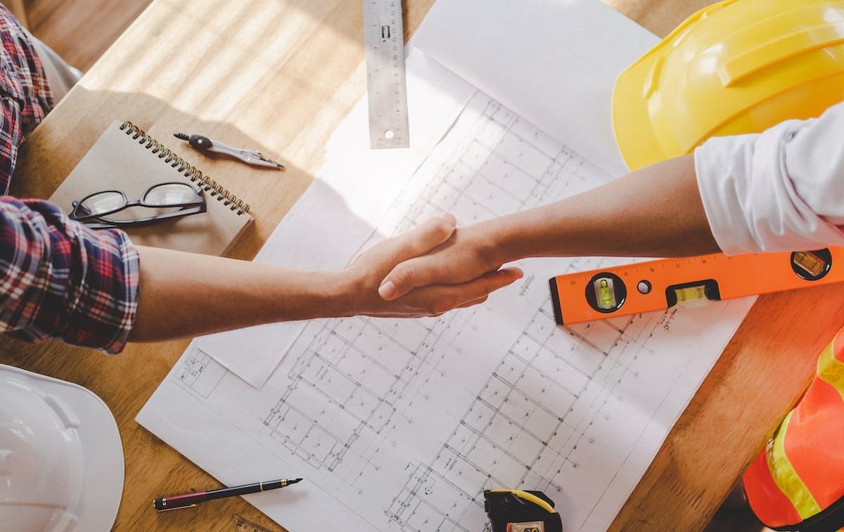 66fdca7c3cabd914f0a6b0b0 Contractor20shaking20handsmin