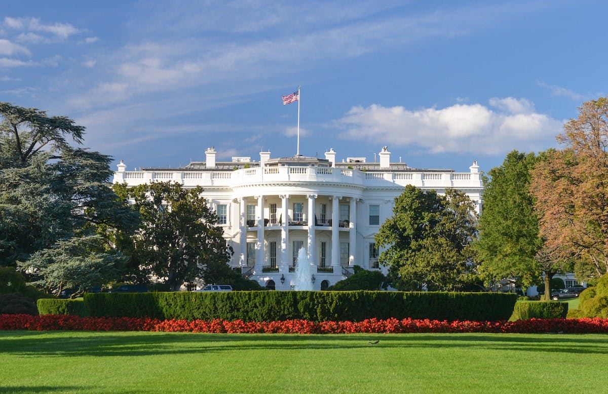 66fdca94de5fd10bfc54a135 White20housemin203