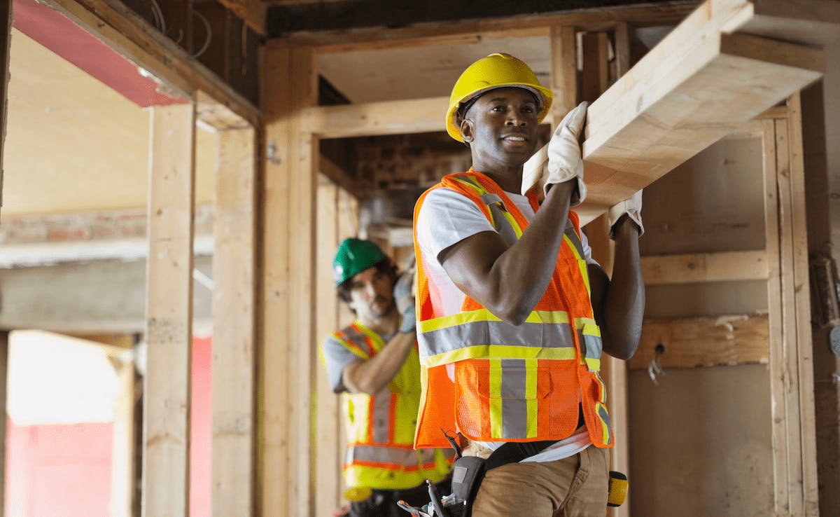 66fdcaabe1fd4a98d1e20686 Tradesmencarryinglumberonsitemin