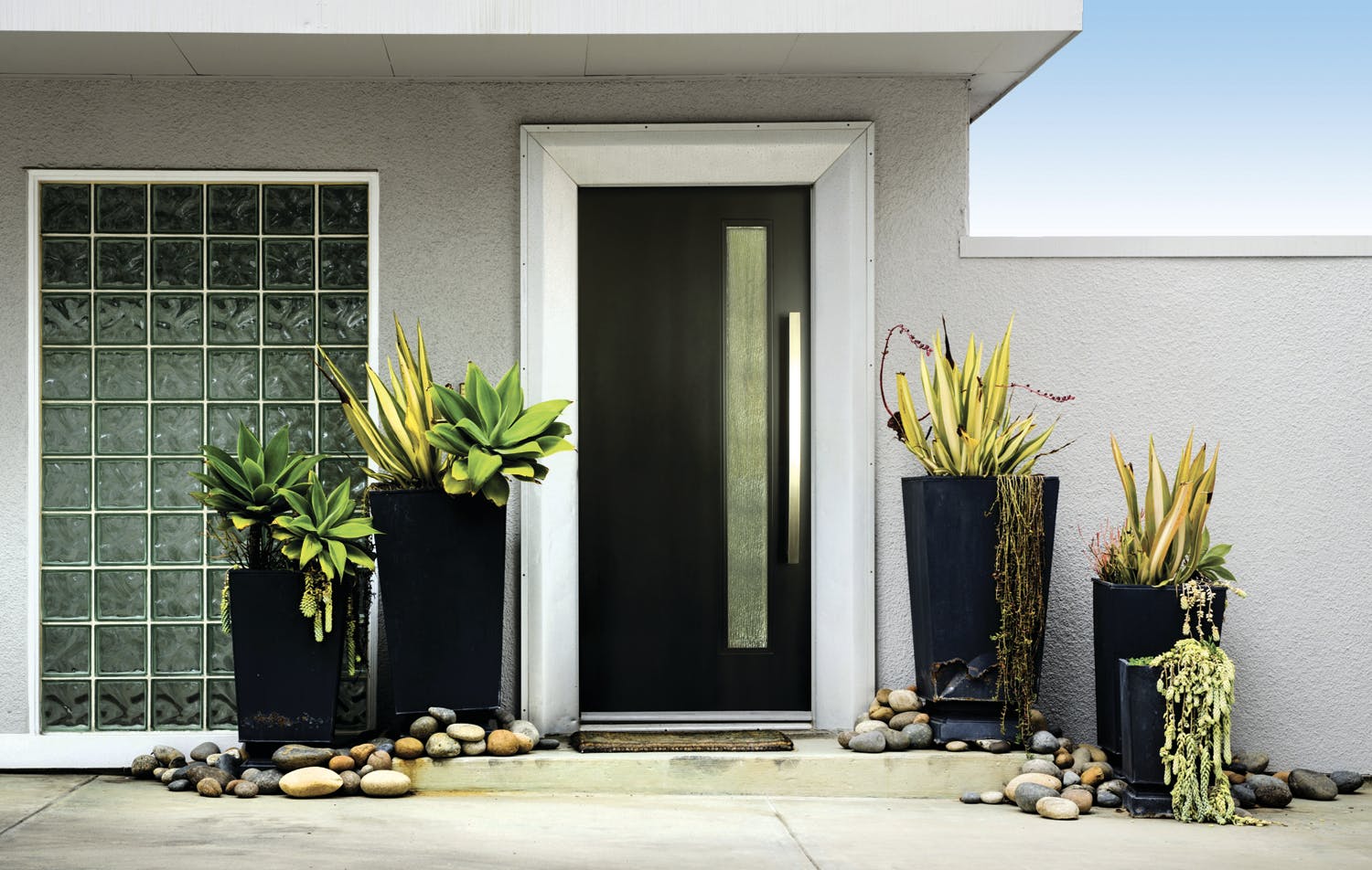 66fdcb46e1fd4a18d1e208ff 1plastpro20modern20door 0