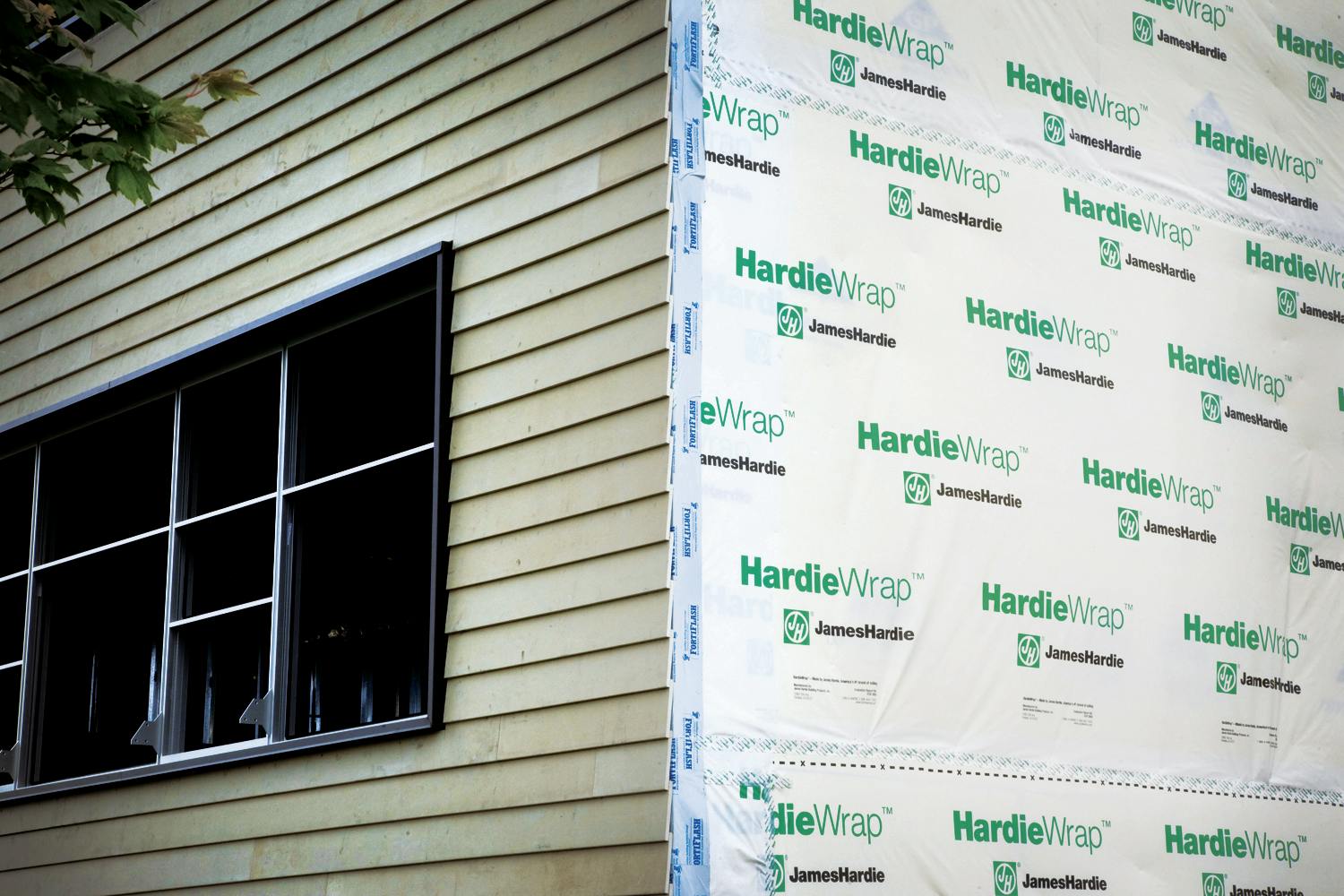 66fdcb5301d3bf225faf91e5 1in James20hardiehardiewrap20photo120copy 0