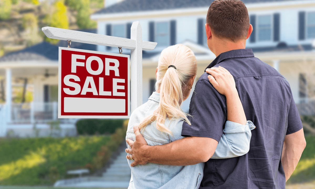 66fdccd4a897b54d57b21aed Couplelookingatforsalehomemin