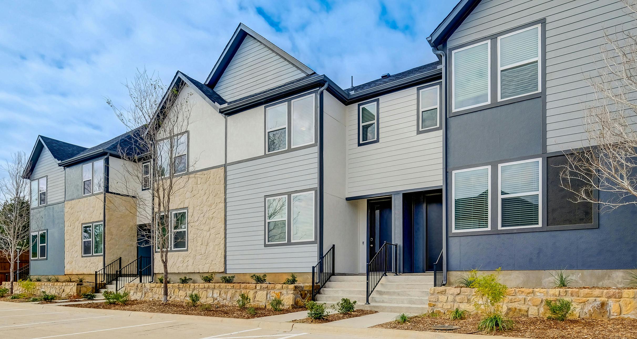 66fdcd1e01d3bfb048af967a Canvasatdenton Rowthhero